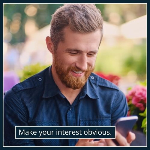 man replying warmly to a message on his phone