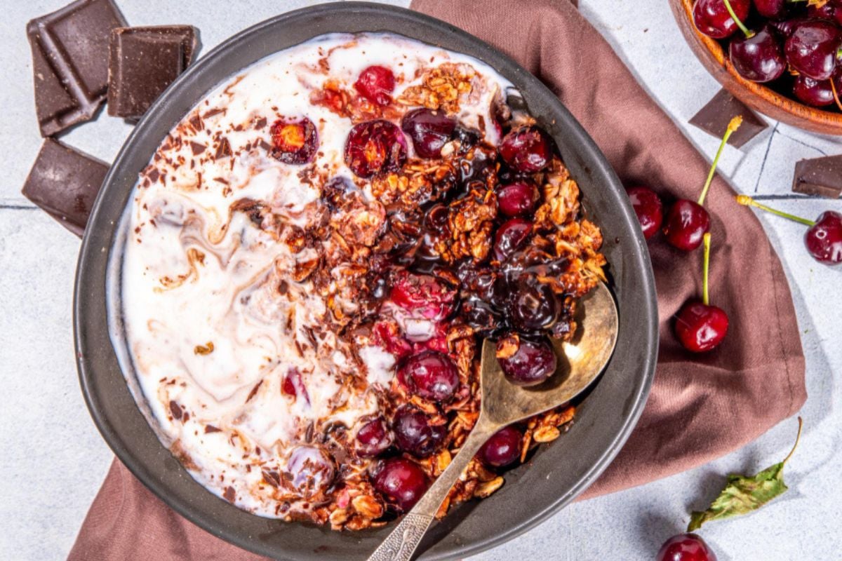 Porridge oats, Cherries, Walnuts, Dark chocolate shavings, Greek yoghurt or coconut yoghurt
